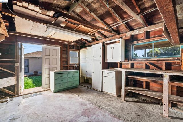 1573 Castro Street, San Leandro, CA 94577