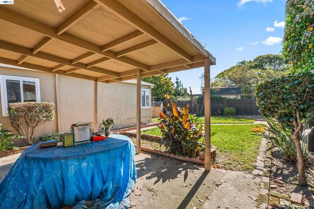 1573 Castro Street, San Leandro, CA 94577