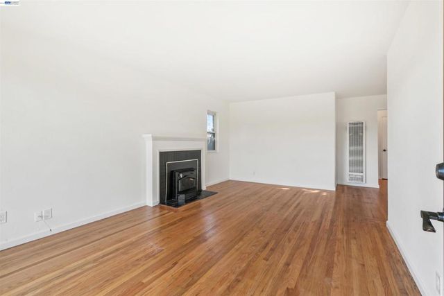 1573 Castro Street, San Leandro, CA 94577