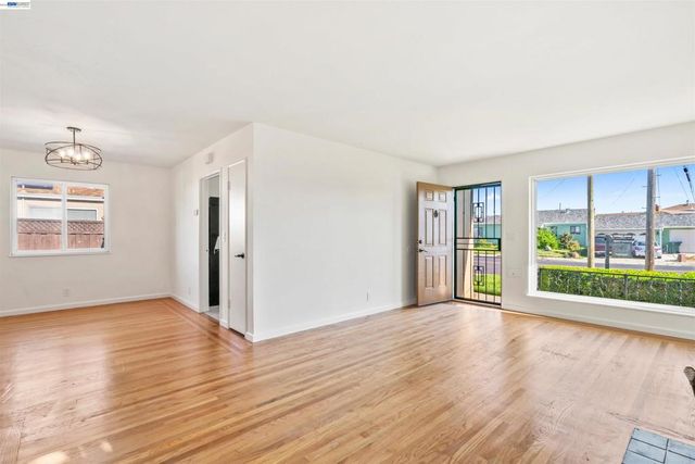 1573 Castro Street, San Leandro, CA 94577