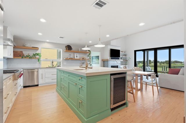 13957 Grambo Boulevard, Galveston, TX 77554