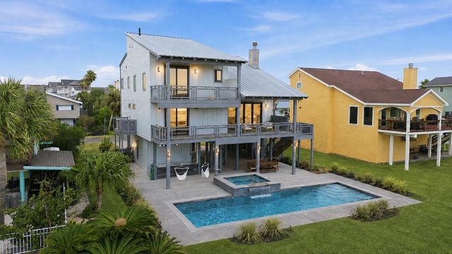 13957 Grambo Boulevard, Galveston, TX 77554