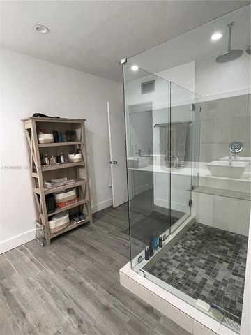 16503 Bridge End Rd 16503, Miami Lakes, FL 33014