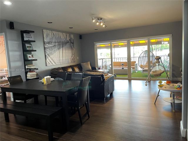 16503 Bridge End Rd 16503, Miami Lakes, FL 33014