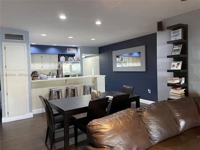 16503 Bridge End Rd 16503, Miami Lakes, FL 33014