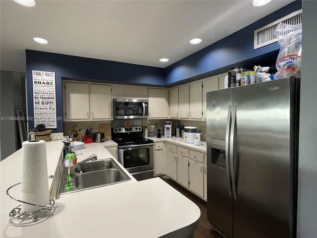 16503 Bridge End Rd 16503, Miami Lakes, FL 33014