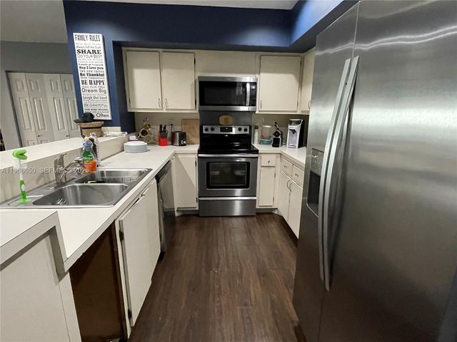 16503 Bridge End Rd 16503, Miami Lakes, FL 33014