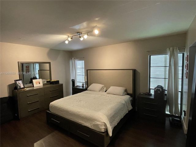 16503 Bridge End Rd 16503, Miami Lakes, FL 33014