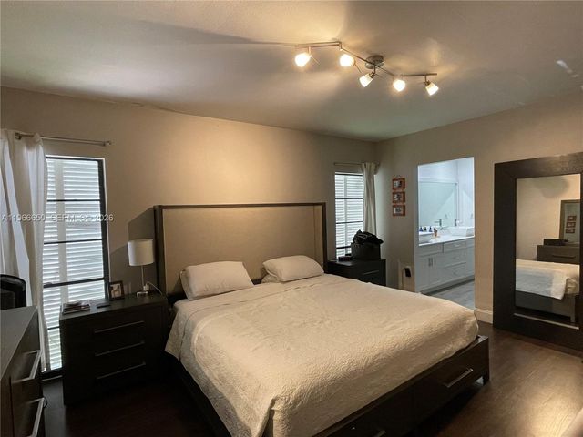 16503 Bridge End Rd 16503, Miami Lakes, FL 33014