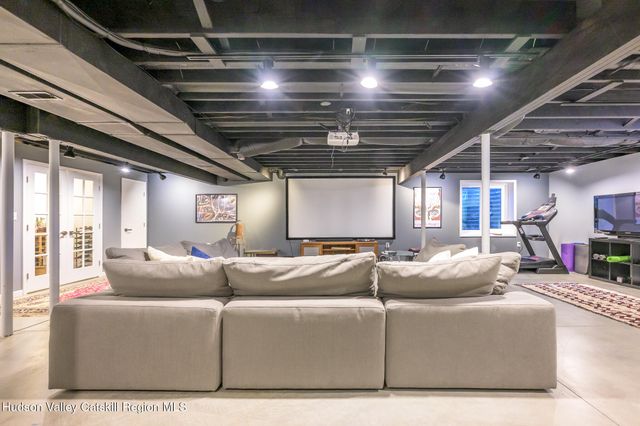 16 Lucas Lane, Claverack, NY 12534