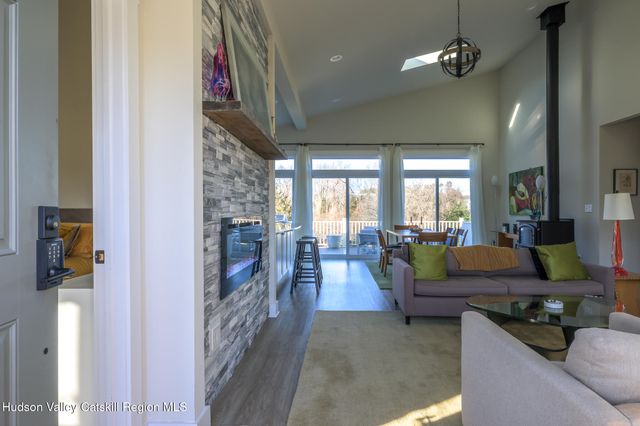 16 Lucas Lane, Claverack, NY 12534