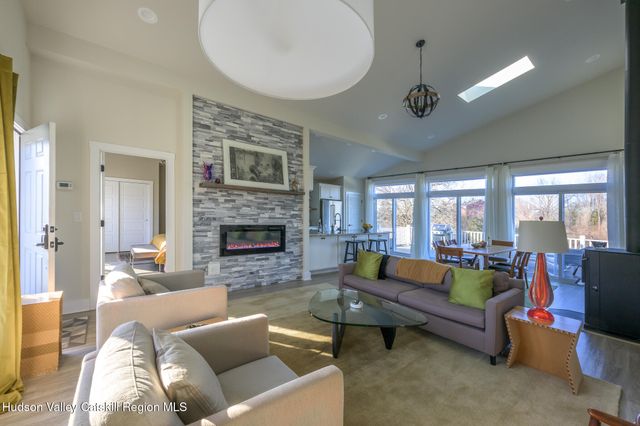 16 Lucas Lane, Claverack, NY 12534