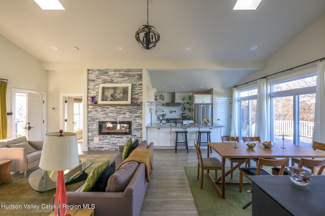 16 Lucas Lane, Claverack, NY 12534