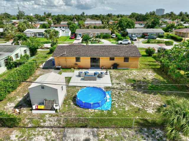 361 W 21st Street, Riviera Beach, FL 33404