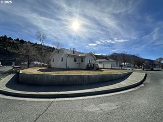 346 N HUMBOLT St, Canyon City, OR 97820