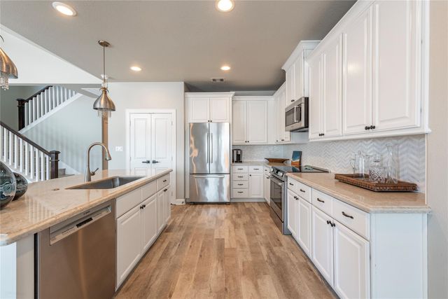 425 Amanda Circle, Tiki Island, TX 77554