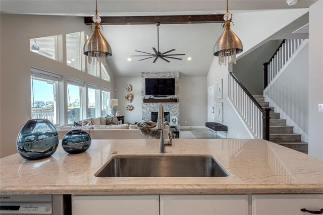 425 Amanda Circle, Tiki Island, TX 77554