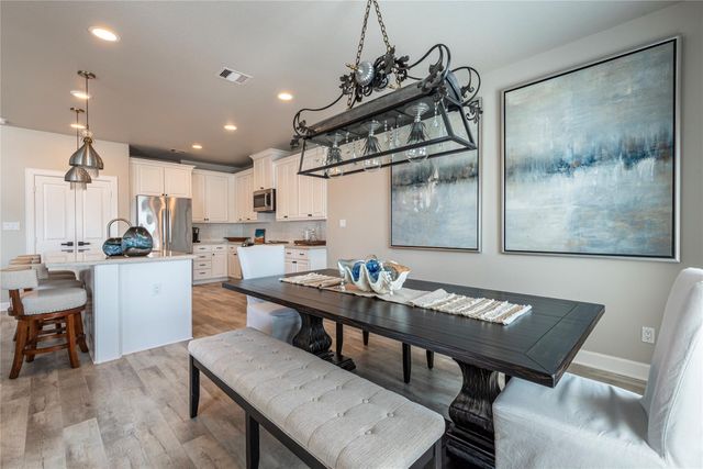 425 Amanda Circle, Tiki Island, TX 77554