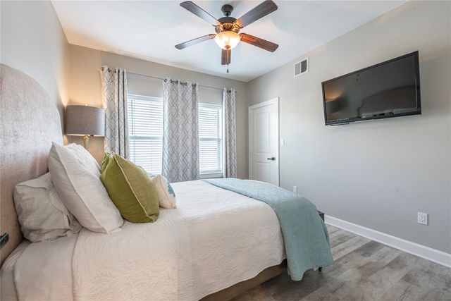 425 Amanda Circle, Tiki Island, TX 77554