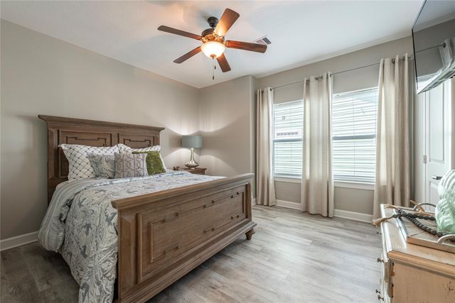 425 Amanda Circle, Tiki Island, TX 77554