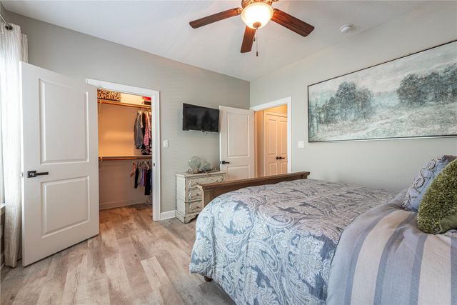 425 Amanda Circle, Tiki Island, TX 77554