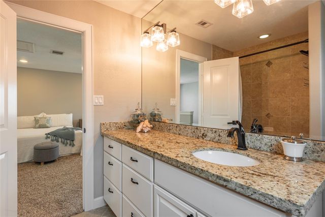 425 Amanda Circle, Tiki Island, TX 77554