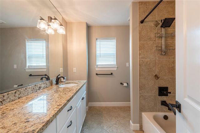 425 Amanda Circle, Tiki Island, TX 77554