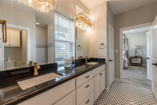 425 Amanda Circle, Tiki Island, TX 77554