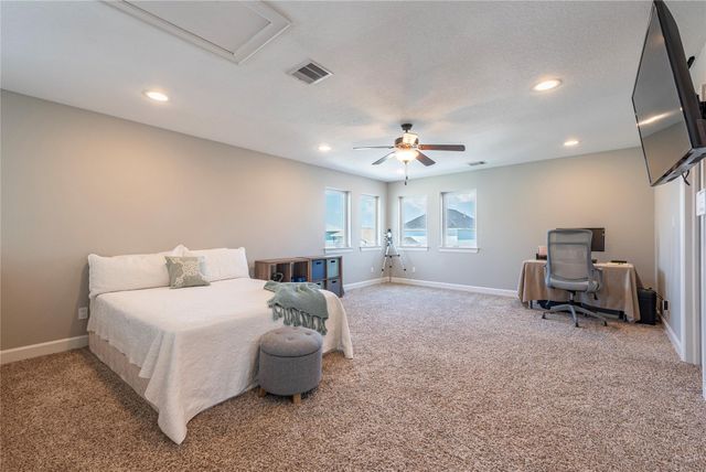 425 Amanda Circle, Tiki Island, TX 77554