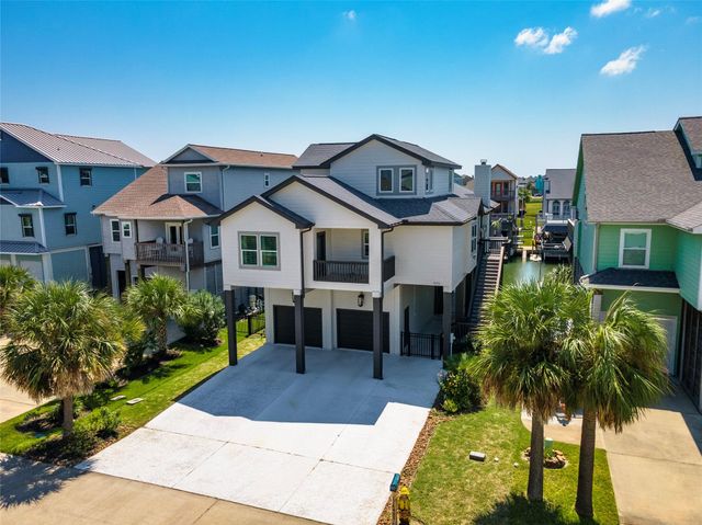 425 Amanda Circle, Tiki Island, TX 77554