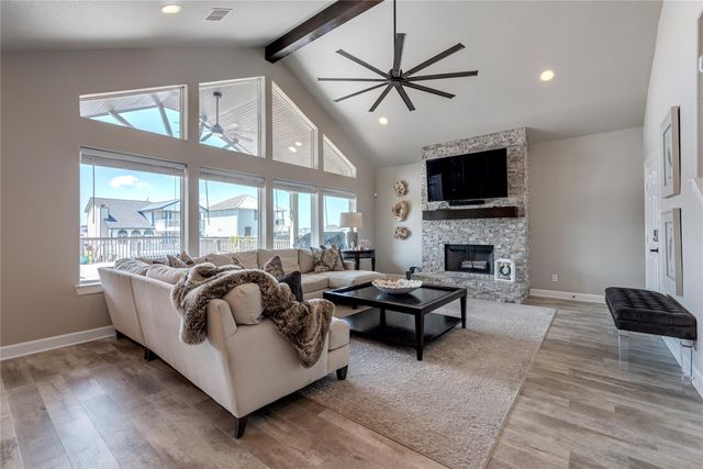 425 Amanda Circle, Tiki Island, TX 77554