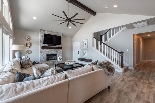 425 Amanda Circle, Tiki Island, TX 77554