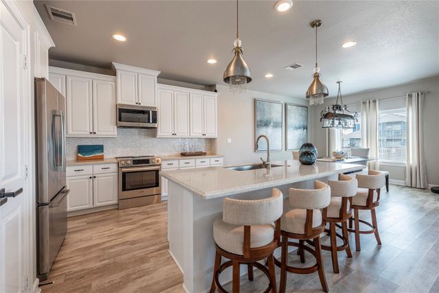 425 Amanda Circle, Tiki Island, TX 77554