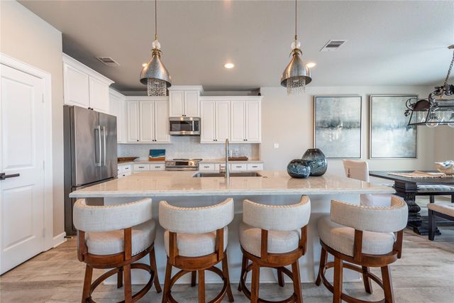 425 Amanda Circle, Tiki Island, TX 77554