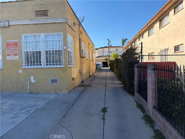 6121 10th, Los Angeles, CA 90043