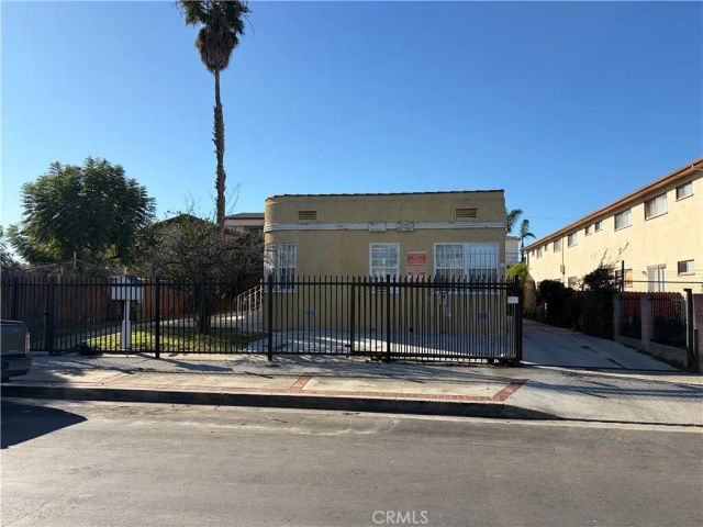6121 10th, Los Angeles, CA 90043