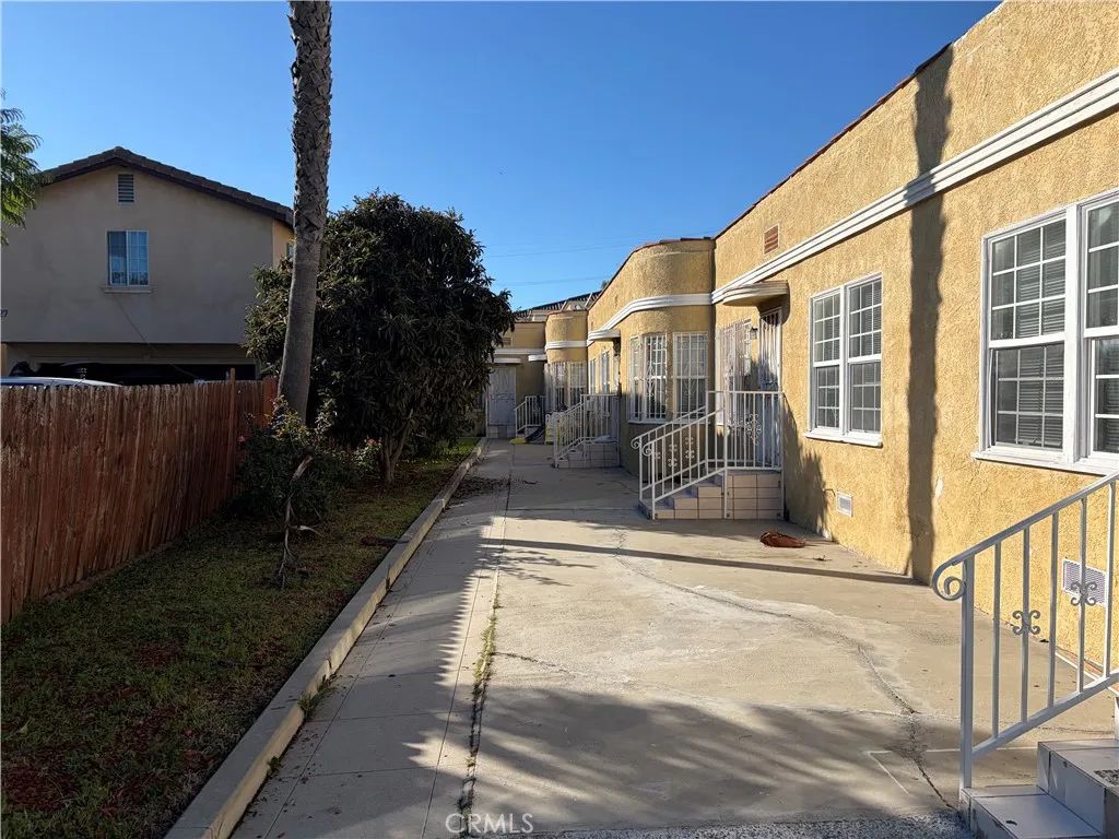 6121 10th, Los Angeles, CA 90043