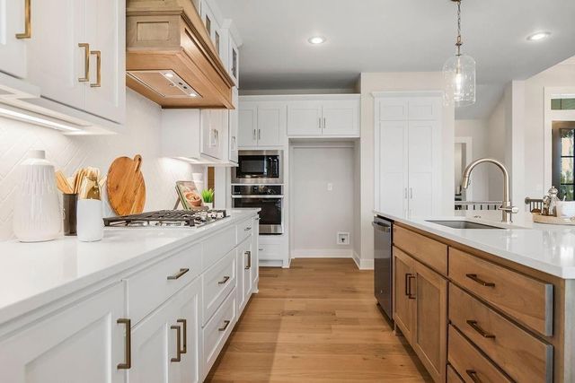 17429 Gillette Street, Overland Park, KS 66221