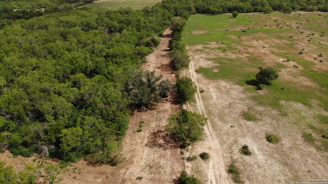 000 10th Street, Christine, TX 78064