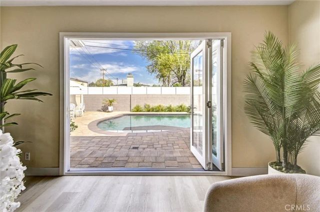 5450 Nagle Avenue, Sherman Oaks, CA 91401