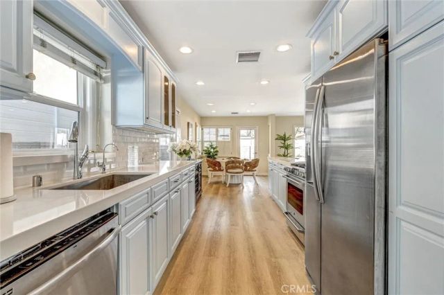 5450 Nagle Avenue, Sherman Oaks, CA 91401