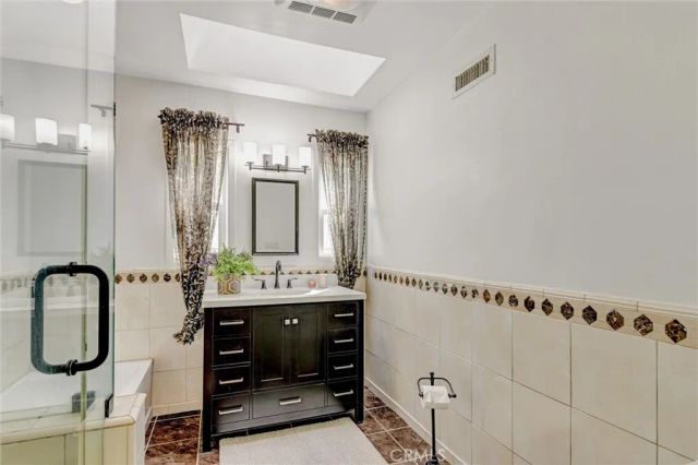 5450 Nagle Avenue, Sherman Oaks, CA 91401