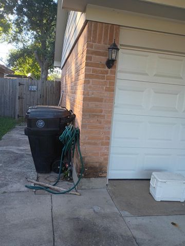 10323 Southport Drive, Houston, TX 77089