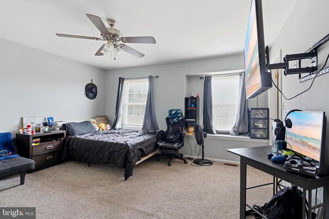 29 WILSON DR, Sicklerville, NJ 08081