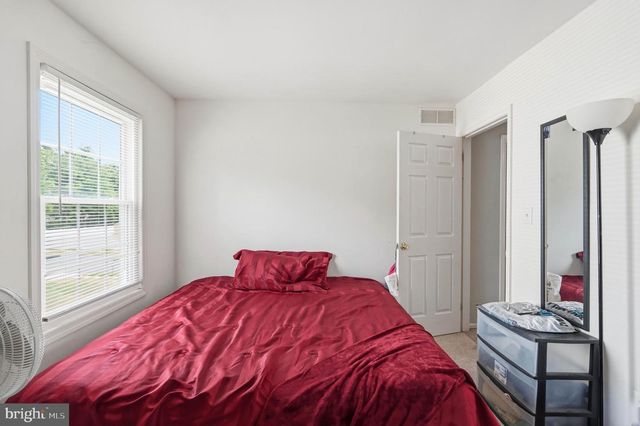 29 WILSON DR, Sicklerville, NJ 08081