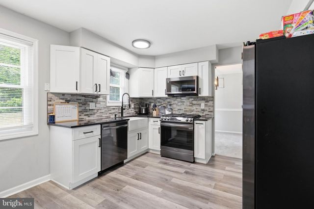 29 WILSON DR, Sicklerville, NJ 08081