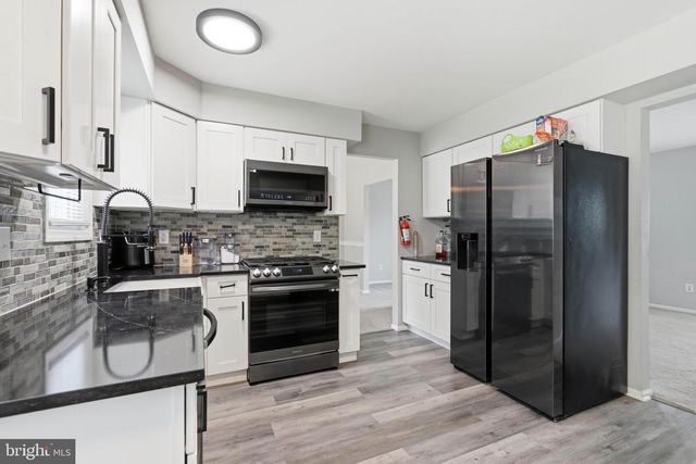 29 WILSON DR, Sicklerville, NJ 08081