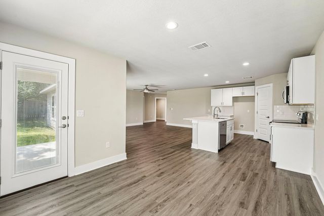 20102 Lee LN, Lago Vista, TX 78645