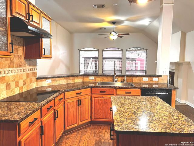 11 Bedford Oaks, San Antonio, TX 78254