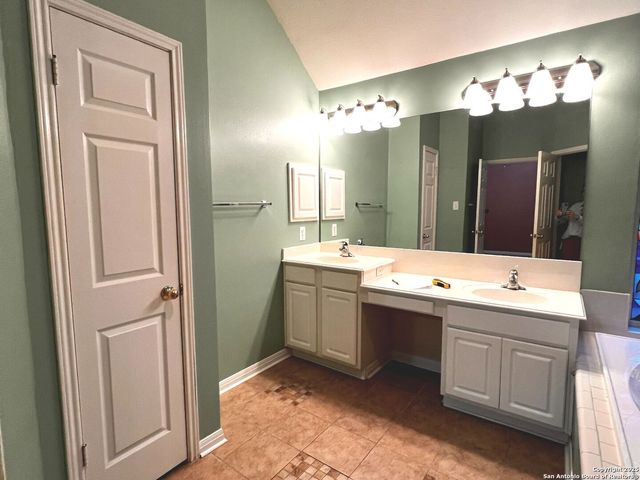 11 Bedford Oaks, San Antonio, TX 78254